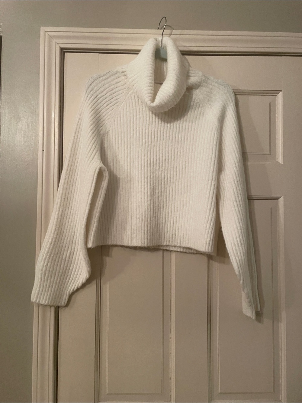 Old Navy—Cozy Winter White Turtleneck Ribbed Sweater—Size Small